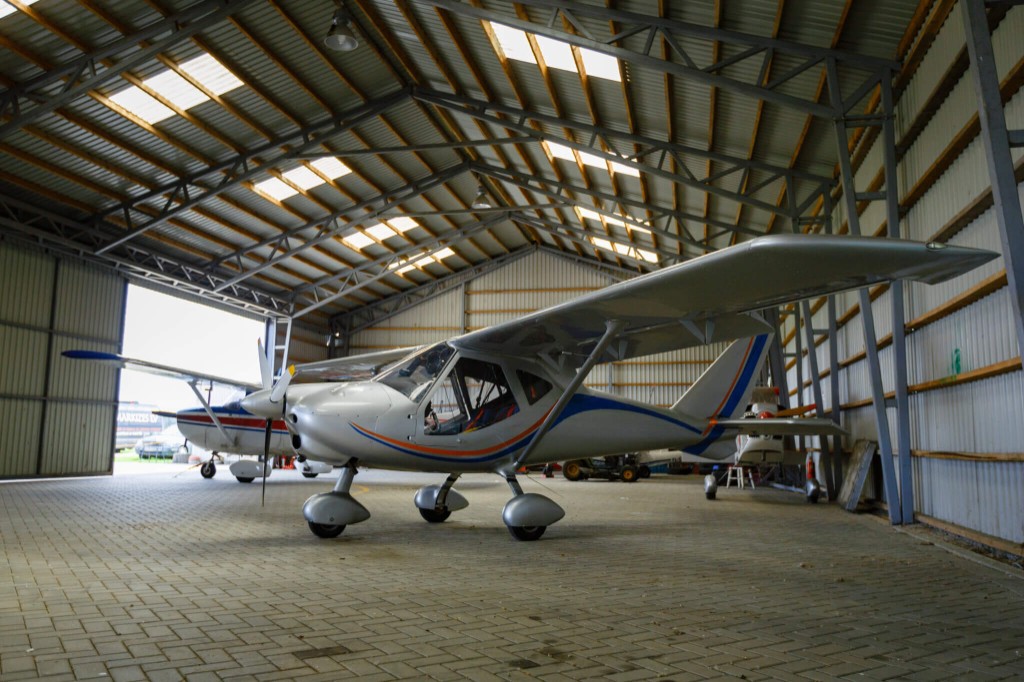 Aviation pre-engineered metal building